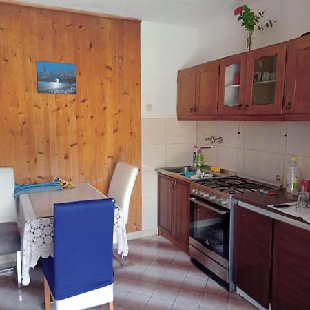Apartments Nikola Pucisca Bagian luar foto