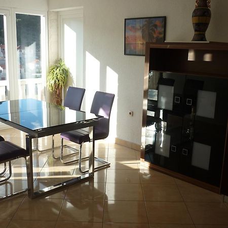 Apartments Nikola Pucisca Bagian luar foto