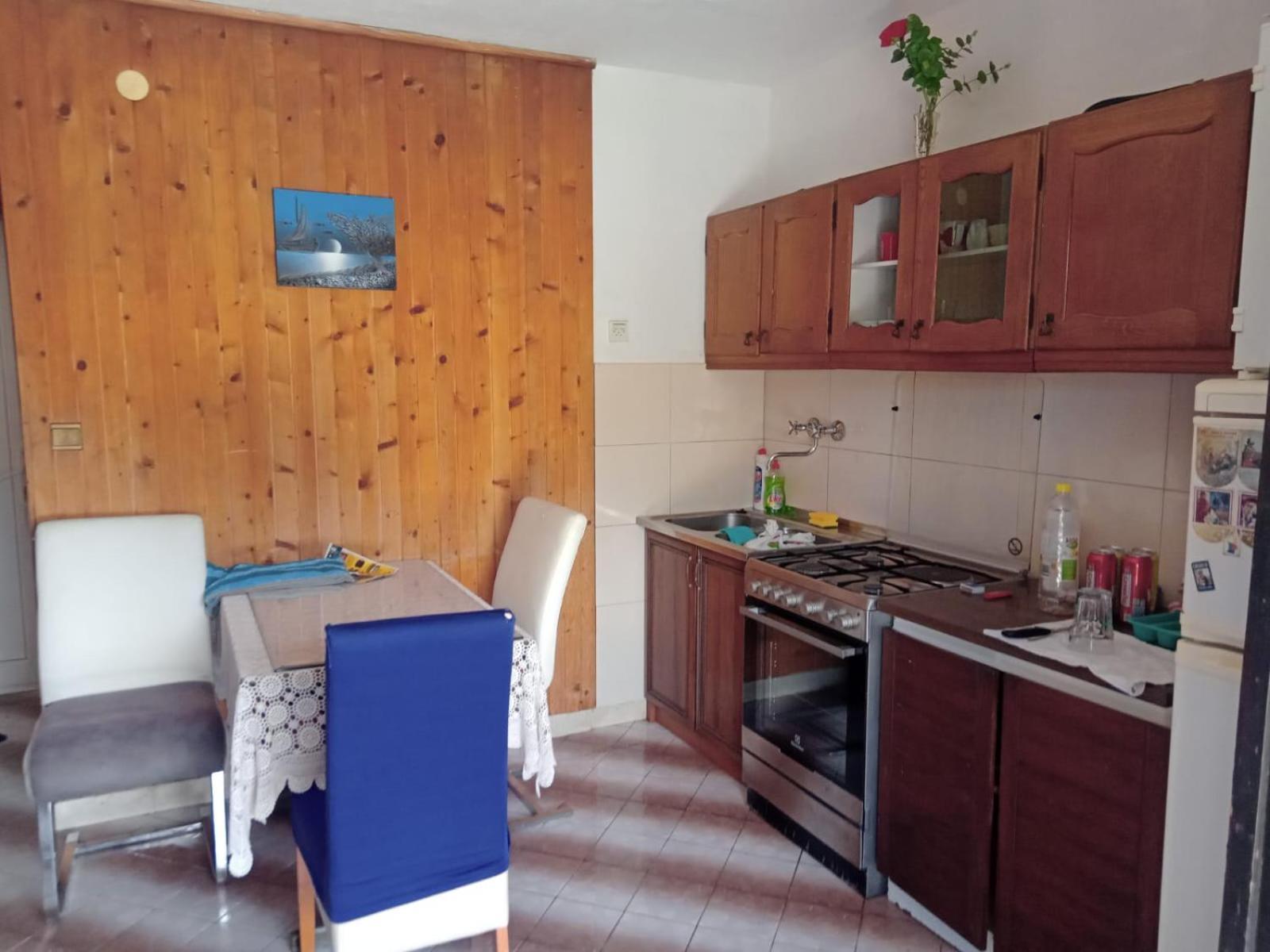 Apartments Nikola Pucisca Bagian luar foto