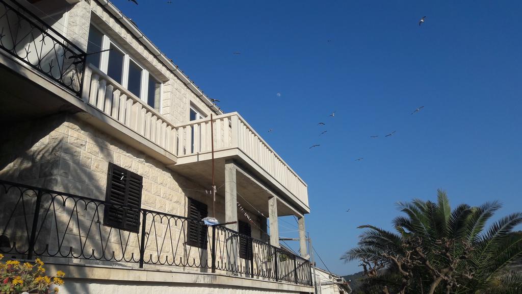 Apartments Nikola Pucisca Bagian luar foto