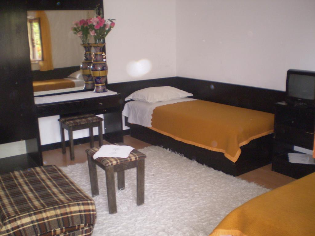 Apartments Nikola Pucisca Bagian luar foto