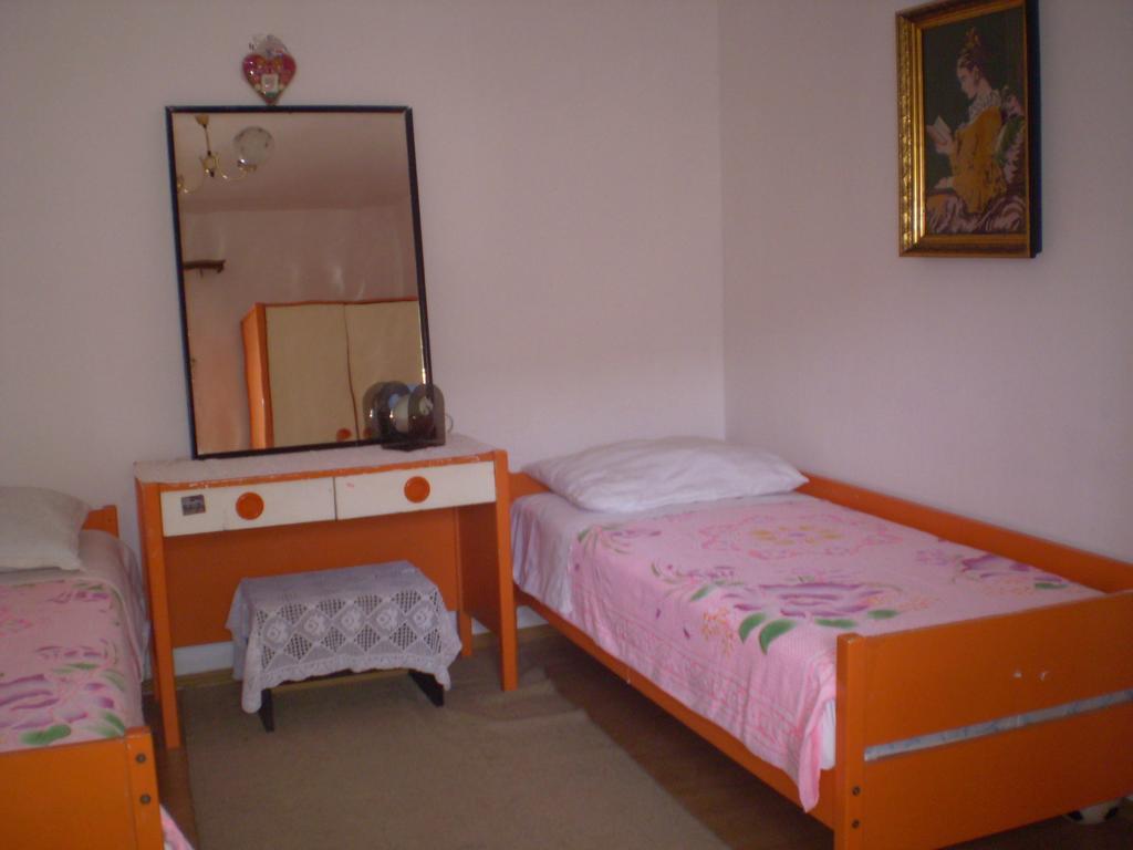 Apartments Nikola Pucisca Bagian luar foto