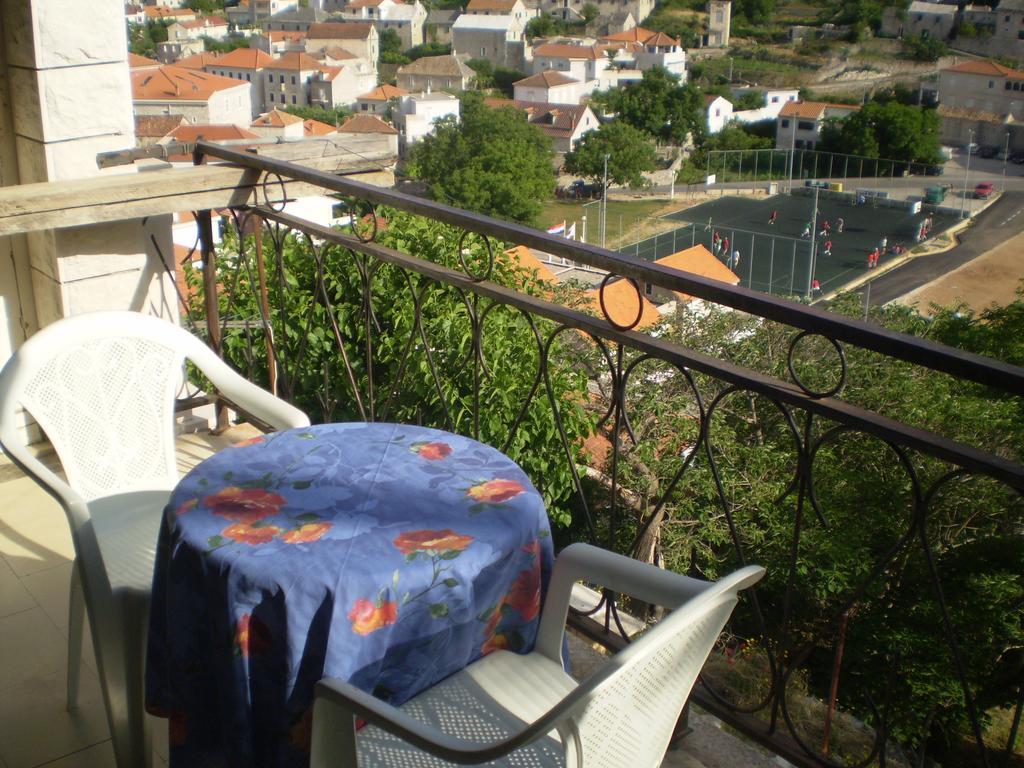 Apartments Nikola Pucisca Bagian luar foto