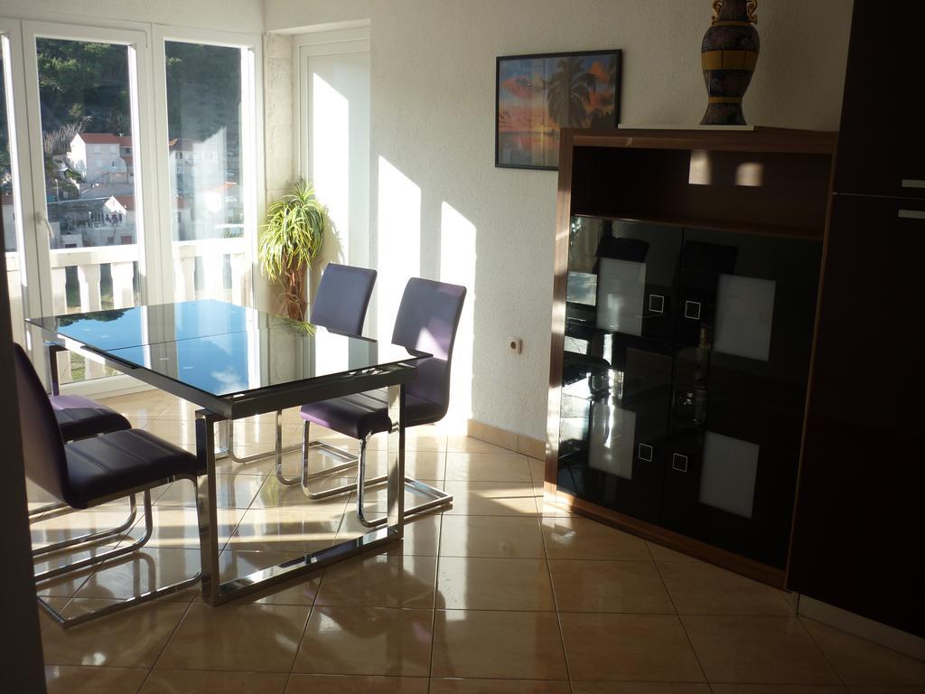 Apartments Nikola Pucisca Bagian luar foto