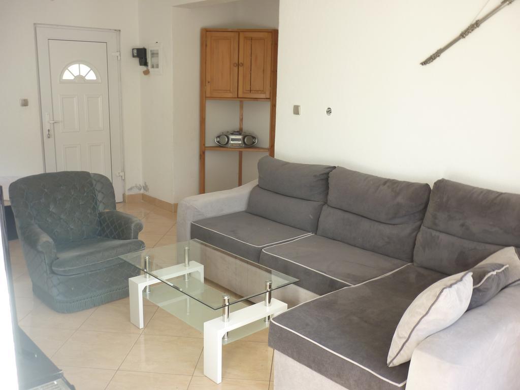Apartments Nikola Pucisca Bagian luar foto